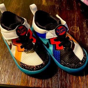 Toddler Lebron Looney Tunes Size 8